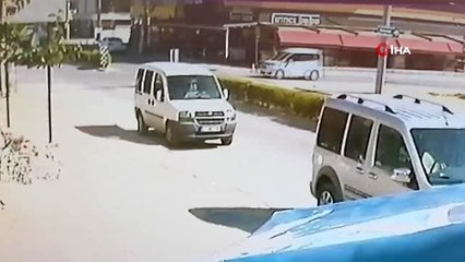 Ticari araçlar kavşakta böyle çarpıştı: 1 yaralı