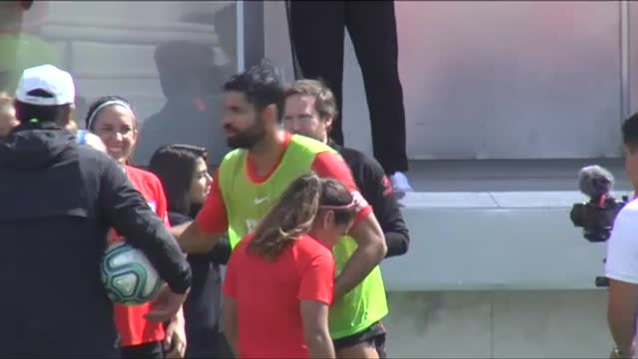 El Atlético masculino y femenino se ejercitan en el Wanda Alcalá de Henares