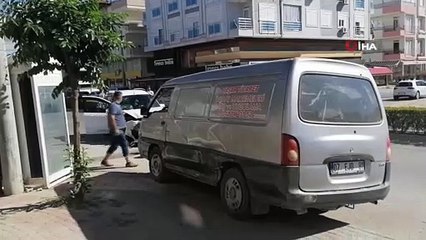 Ticari araçlar kavşakta  böyle çarpıştı: 1 yaralı