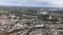 Vol au-dessus de Lisieux et des lignes électriques