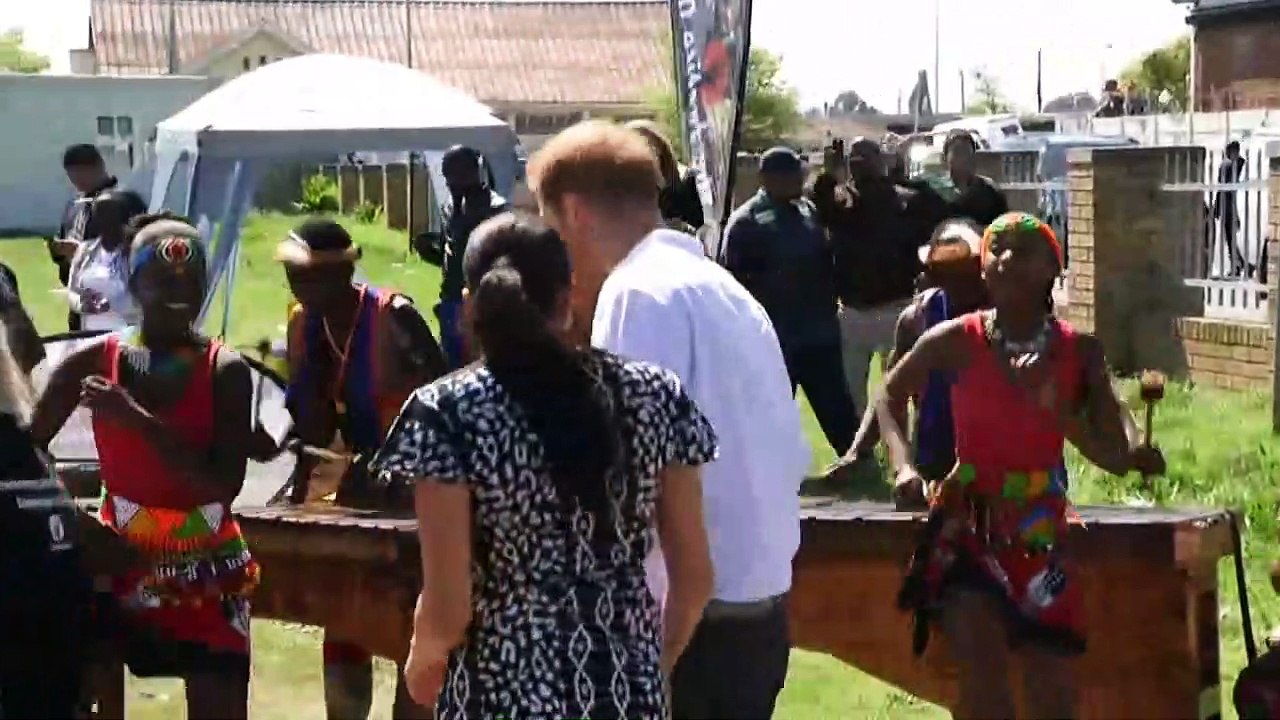 Prinz Harry und Meghan beginnen Südafrika-Reise