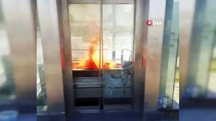 Zincirlikuyu metrobüs durağındaki asansör alev alev böyle yandı