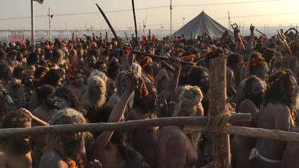 #KumbhMela2019: कुंभ में शाही स्नान का जलवा, अखाड़ों के अगुआ लगा रहे हैं डुबकी