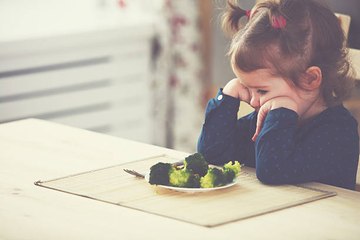 Forcer son enfant à finir son assiette serait une très mauvaise idée !