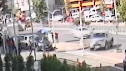 Hastaneye 10 adım kala ecel yaya geçidinde yakaladı, o anlar kameraya böyle yansıdı