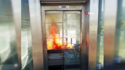 Zincirlikuyu metrobüs durağındaki asansör alev alev böyle yandı