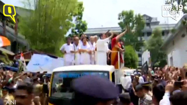 0404 RAHUL GANDHI & PRIYANKA SHOTS_hindi