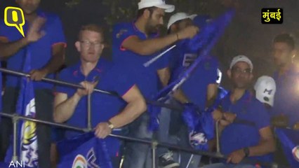 आईपीएल-12 का खिताब जीतने के बाद मुंबई इंडियंस ने निकाली विक्ट्री परेड