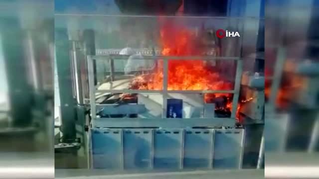 Zincirlikuyu metrobüs durağındaki asansör alev alev böyle yandı