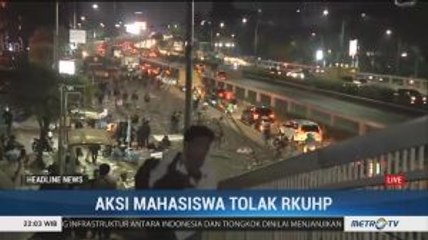 Massa di Depan Gedung DPR Mulai Membubarkan Diri