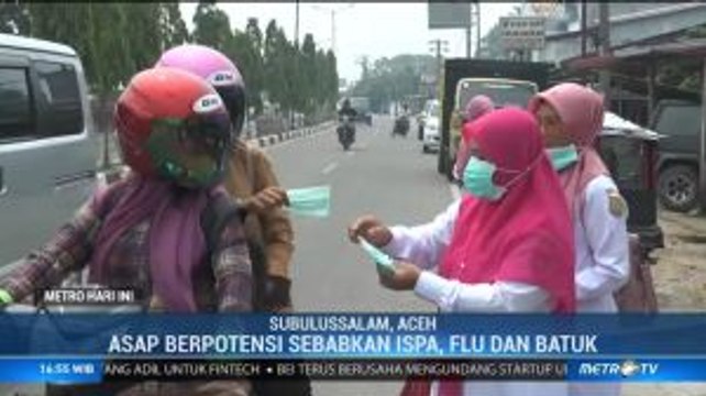 Bagi-bagi Masker, Kurangi Dampak Kabut Asap