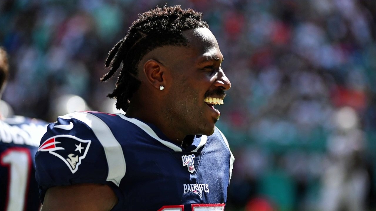 Antonio Brown Going Back To School, Signs Up Fo...