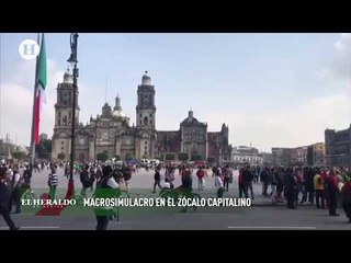 Macrosimluacro en la plancha del Zócalo; participación ciudadana