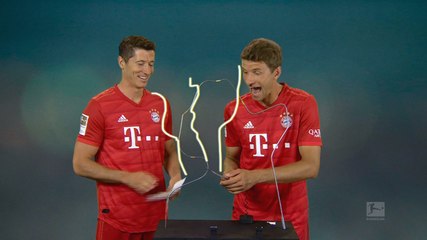 Bundesliga: Buzz Wire Challenge with Robert Lewandowski and Thomas Müller
