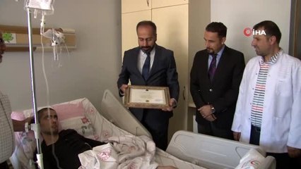 Lenfoma hastası üniversite öğrencisine diploma sürprizi