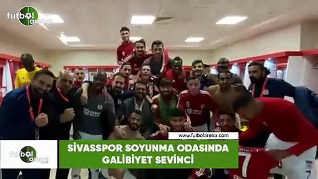 Sivasspor soyunma odasında galibiyet sevinci
