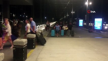 İngiliz turistler ülkelerine dönüyor