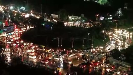 भारी वर्षा से विजय नगर चौराहे पर लगा जाम