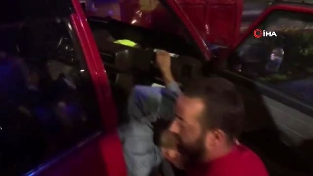 Sürücüsünün direksiyon hakimiyetini kaybettiği araç ağaca çarparak durabildi