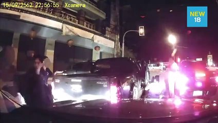 ตำรวจ ปส.ปิดแยกไฟแดงจับกุมผู้ต้องหาลอบขนไอซ์ 200 กก. | NEW18