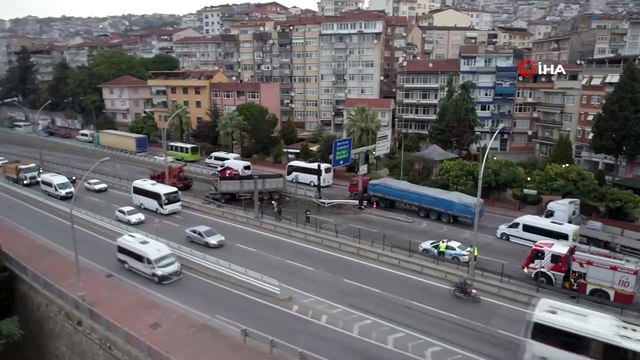 Kocaeli’de Makaslayan Tır D-100’ü Trafiğe Kapattı: 1 Yaralı
