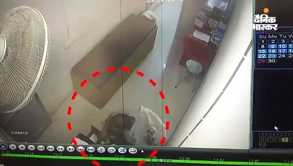 लैब की दराज से रुपए चुराए, बाजार से नए कपड़े खरीद कर पहने; फिर आ पहुंचा तो पकड़ा गया