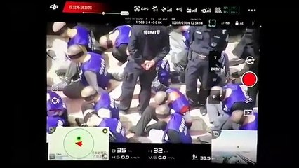 Uygur Türklerine büyük hakaret! Gözleri bağlı, ayakları zincirli...