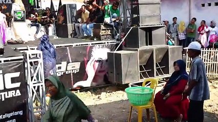 DIAN ANIC - PENGANTEN BARU (TEGALWIRANGRONG INDRAMAYU)