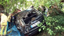 Üsküdar’da akıl almaz kaza...Bahçeye uçan otomobil ortalığı savaş alanına çevirdi