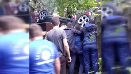 Otomobiliyle uçtuğu bahçeyi savaş alanına çeviren kadın sürücünün kurtarılma anı kamerada