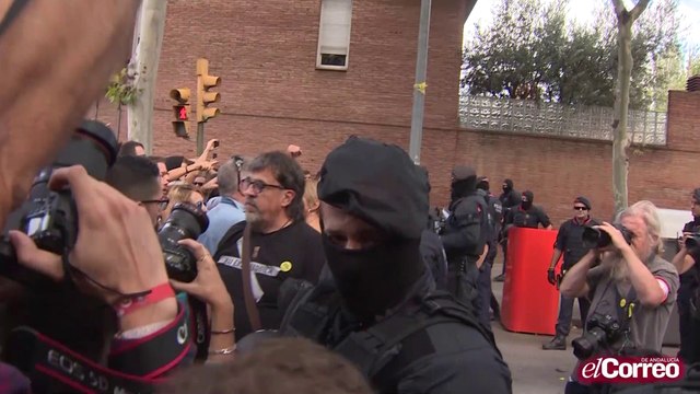 Miles de personas protestan en Cataluña por las detenciones de los CDR