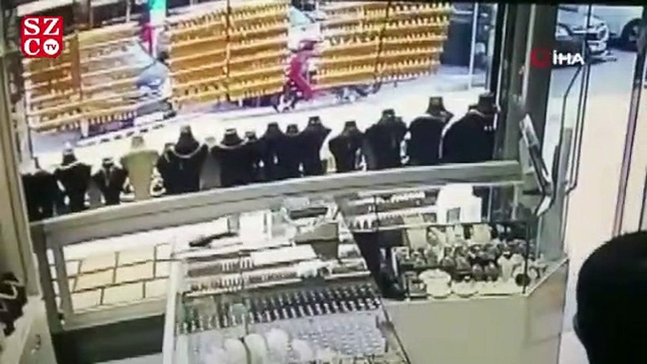 Deprem anından ilk görüntüler