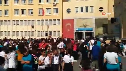 İstanbul'da deprem paniği ! Bazı okullar tahliye edildi