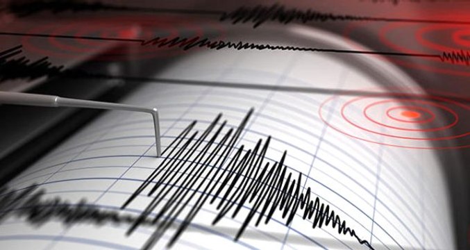 Son Dakika: İstanbul 4.6 şiddetindeki depremle beşik gibi sallandı! Deprem anı kamerada