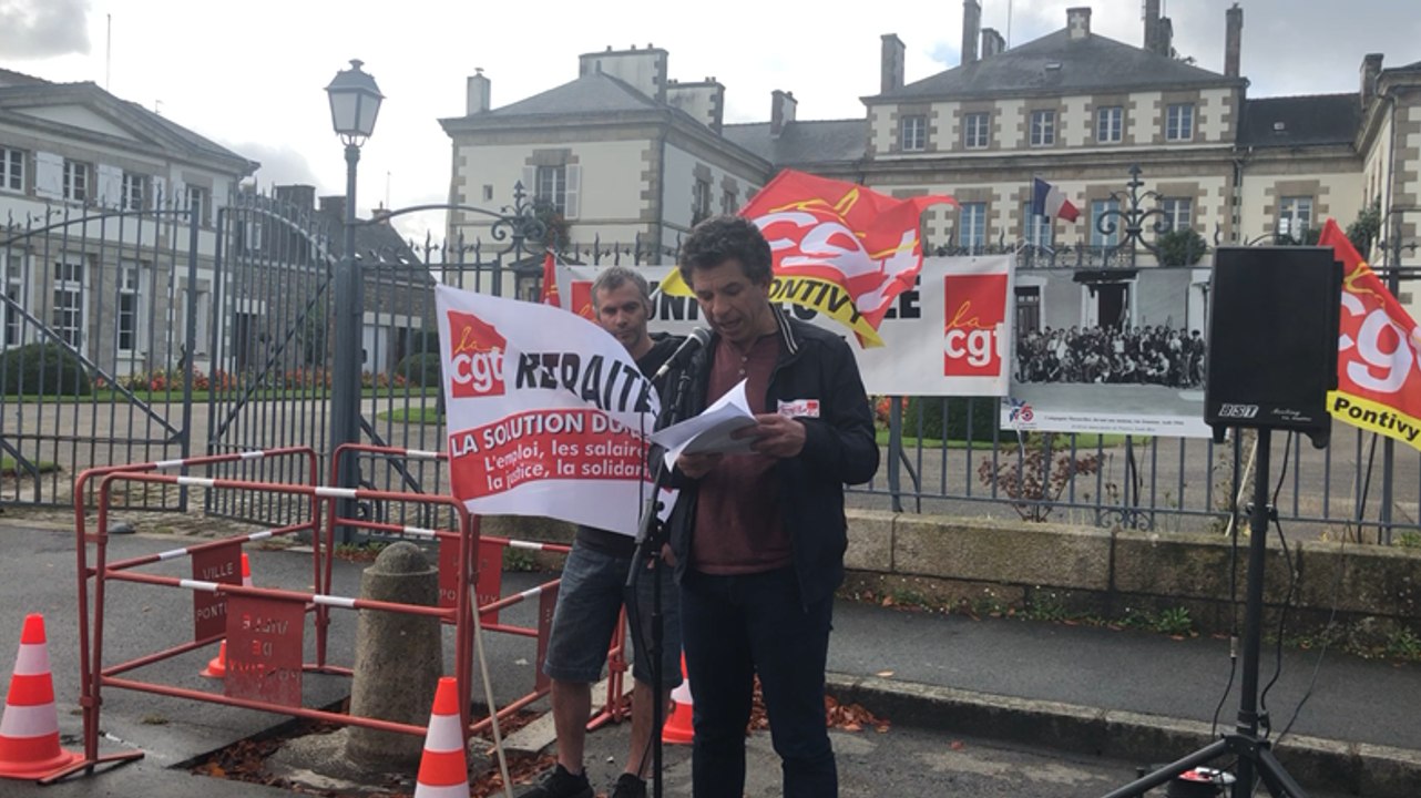 Une centaine de personnes contre la réforme des retraites