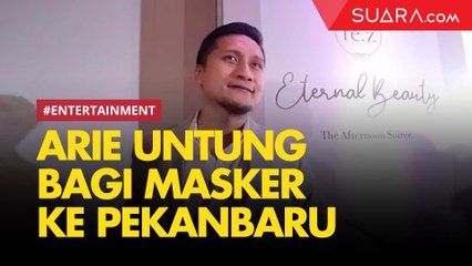 Prihatin dengan Kabut Asap, Arie Untung Bagi-bagi Masker di Pekanbaru