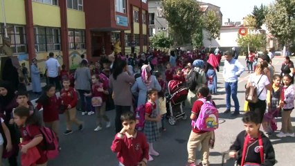 Deprem sonrası veliler okula koştu