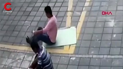 Sokakta uyurken üzerinden araba geçti!