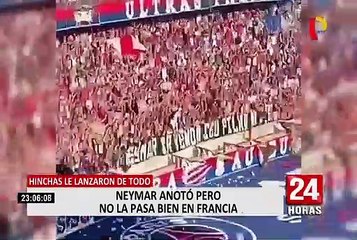 ¡No lo soportan!: Neymar anotó pero hinchas le lanzaron de todo