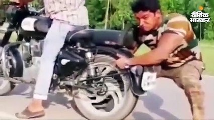 ट्रॉली को कंधे पर उठा ले जाता है पहलवान, डब्ल्यूडब्ल्यूएफ के रिंग में तिरंगा फहराने का सपना