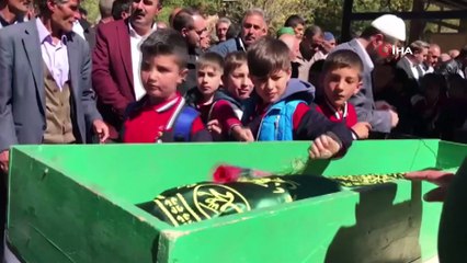 Sivas'ta kazada hayatını kaybeden küçük Umut babasıyla aynı mezara defnedildi