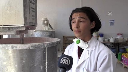 Meslek lisesi öğrencileri, boya imalatıyla üretime katkı sağlıyor (2)