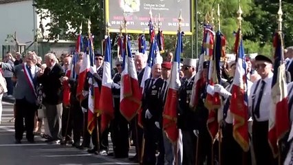 Saint-Victoret : 2 hélicoptères attérissent sur le parking du centre commercial