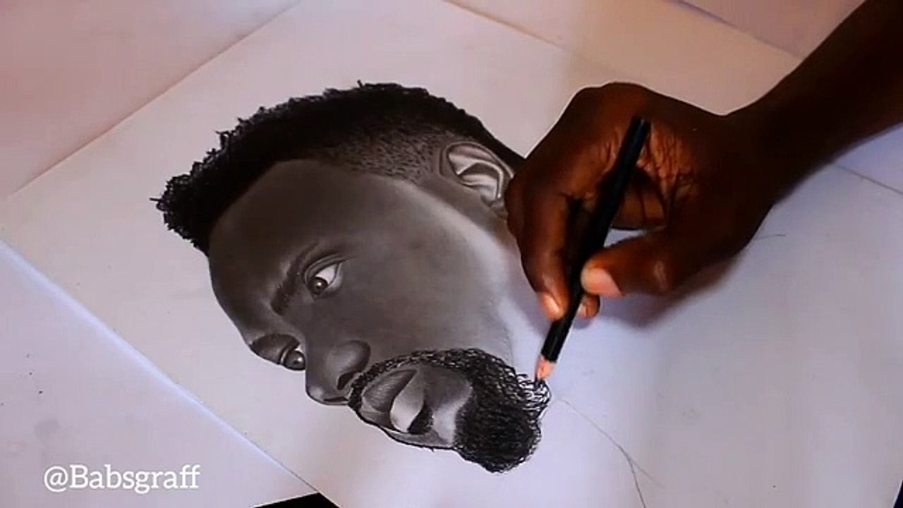 Il réalise un véritable chef-d'œuvre avec juste un papier et un crayon 