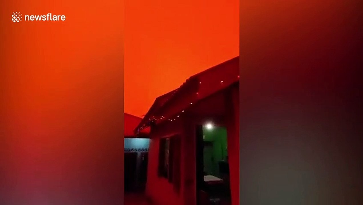 Terrifying red sky in Indonesia caused by thick haze from crop fires