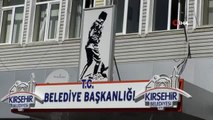 Kırşehir'de, cadde ve sokaklarda Neşet Ertaş türküleri seslendiriliyor