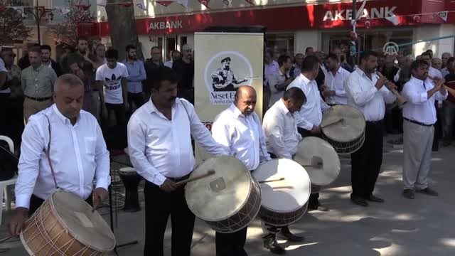 Abdal Topluluğu, Neşet Ertaş için sahne aldı
