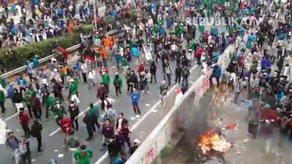 Pos Polisi dan Pintu Tol Terbakar Saat Aksi Unjuk Rasa