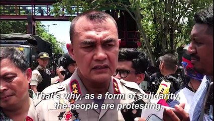 Rioters burn buildings as fresh unrest erupts in Indonesia's Papua