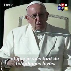Le Pape François n'aime pas les téléphones durant la messe